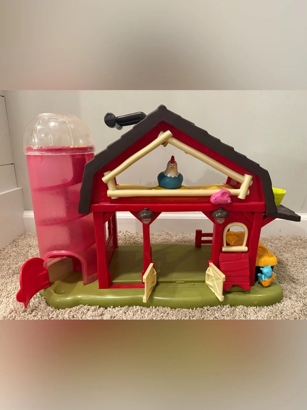 B. Toys Battat Activity Barn Interactive Farm Playset - No detached animals
